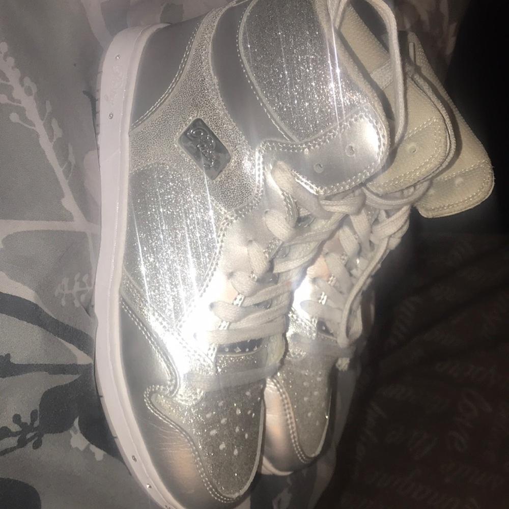 Pastry hip hop dance shoes.